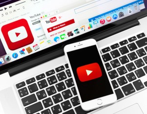 Por que você deveria agendar a publicação dos seus vídeos do YouTube (e como fazer isso)