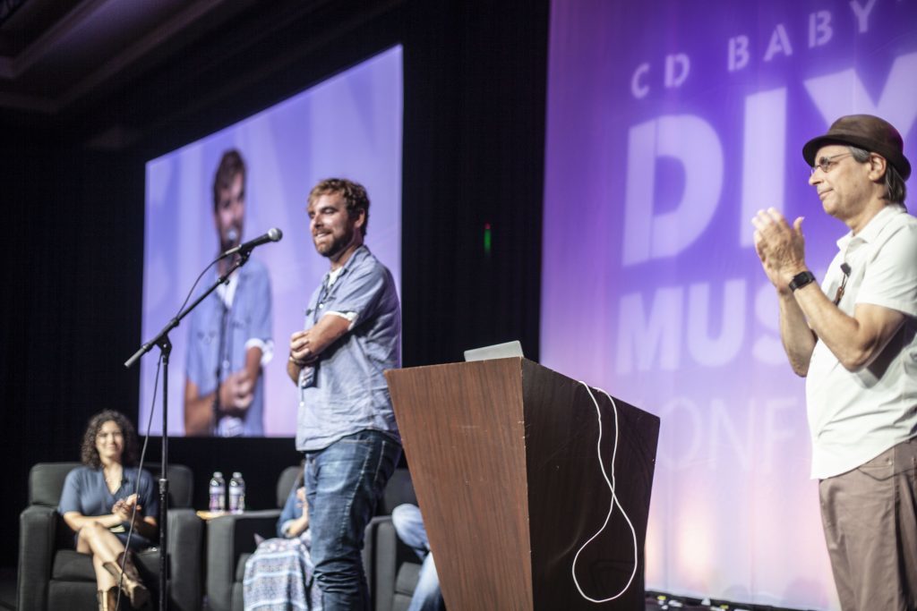 Uma espiada na conferência DIY Musician Conference 2018: Músicos ajudando outros músicos
